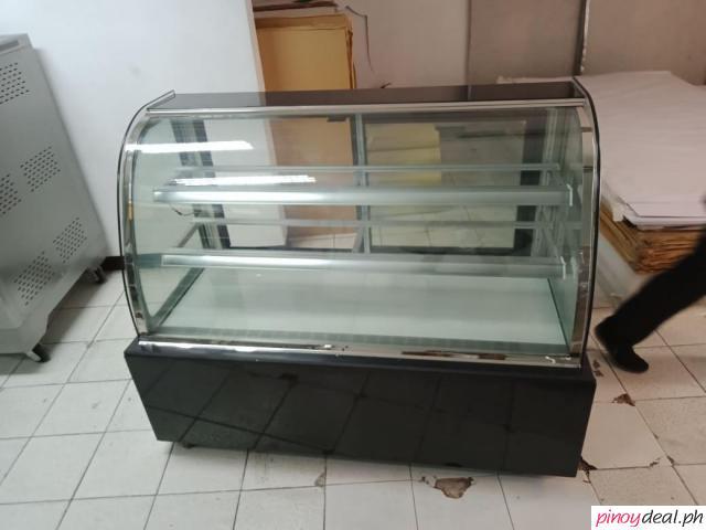 HIGH QUALITY - CURVED GLASS CAKE CHILLER DISPLAY SHOWCASE 4FT.